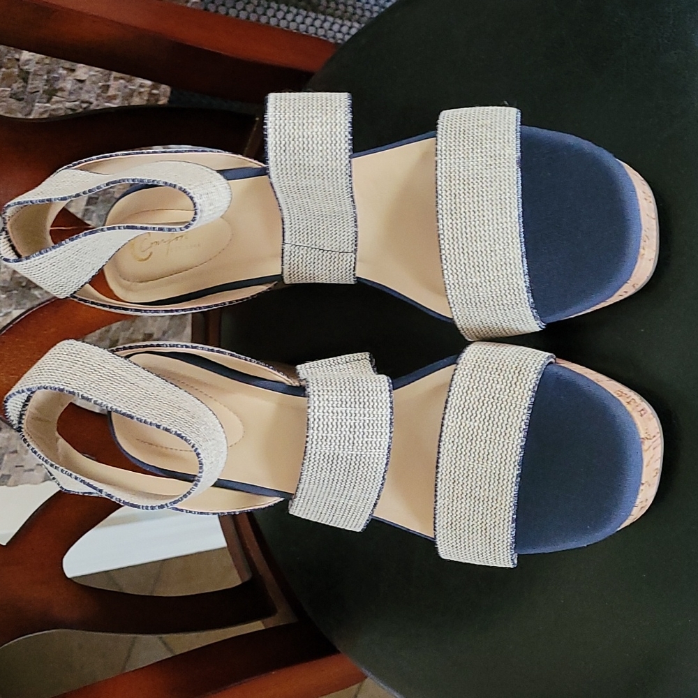 Women's Strap Wedge Heel  SIZE 11 💙